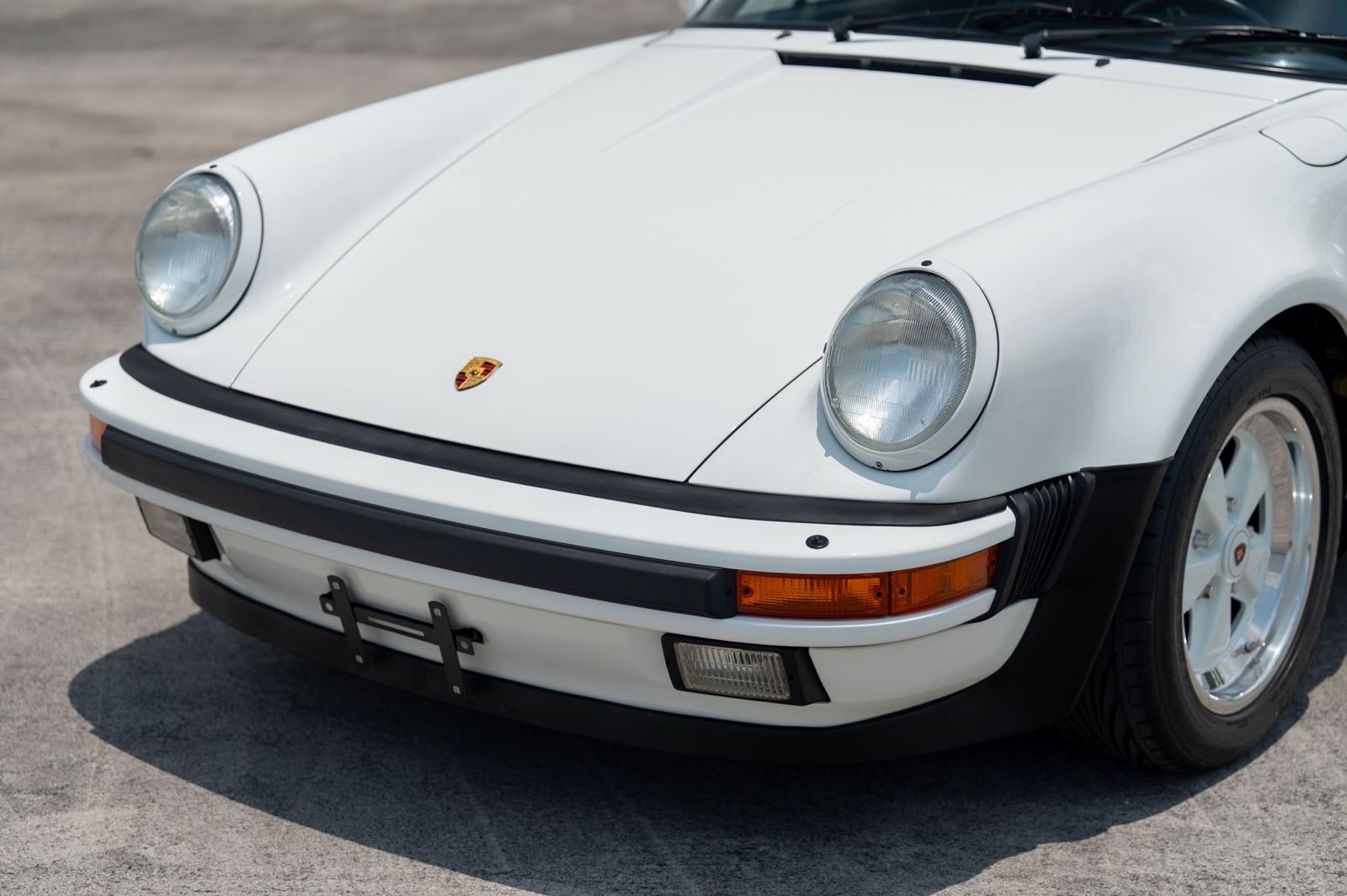 1988 Porsche 911 Turbo (930) — Cockpit