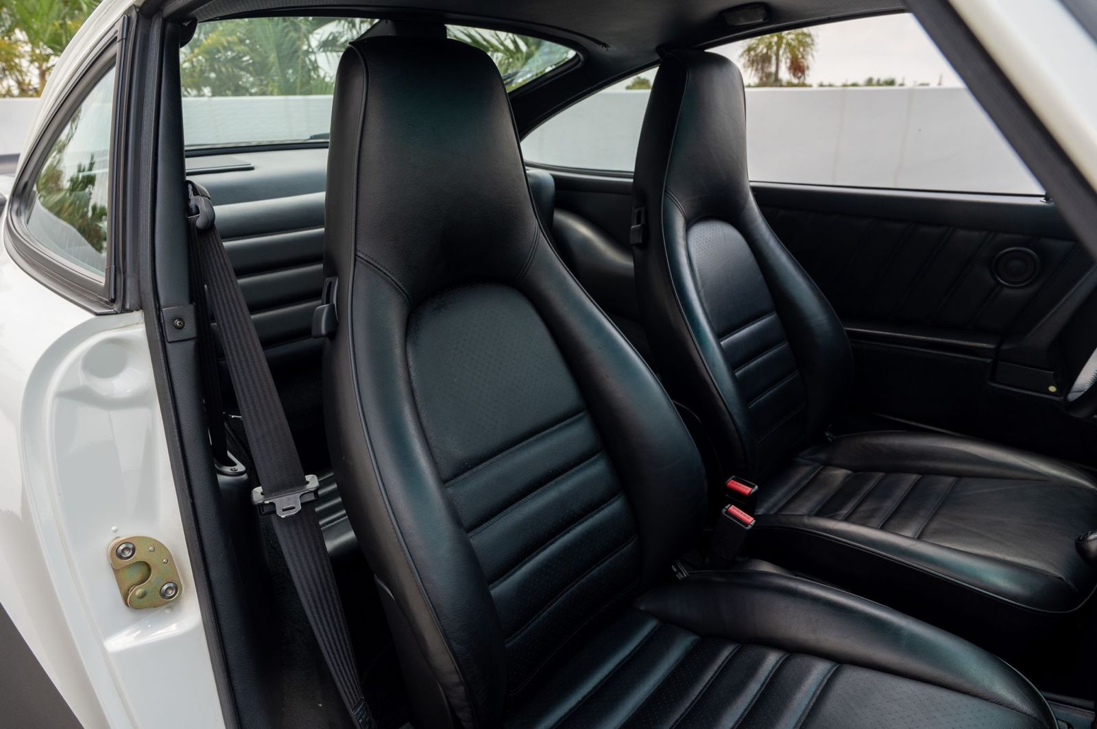 1988 Porsche 911 Turbo (930) — Seats