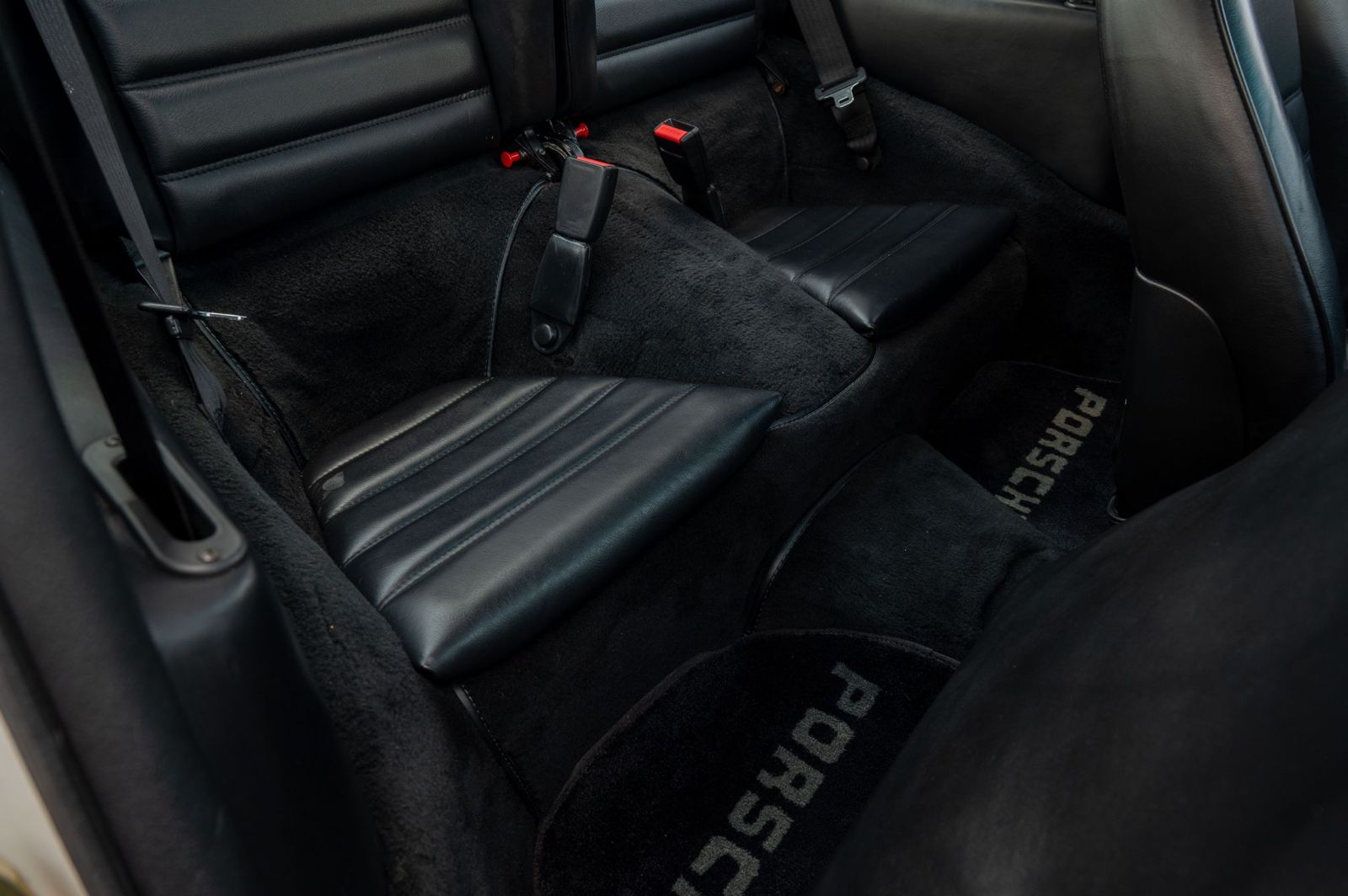 1988 Porsche 911 Turbo (930) — Interior