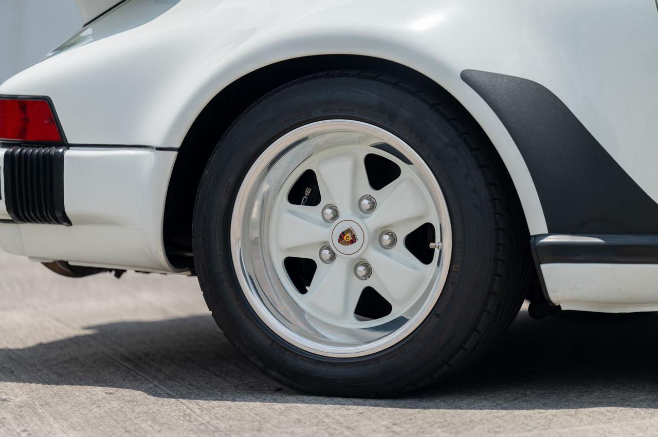 1988 Porsche 911 Turbo (930) — Detail